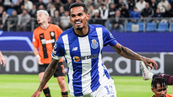 O FC Porto venceu o Shakhtar e garantiu a passagem aos oitavos de