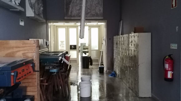 &ldquo;Chove l&aacute; dentro, da mesma forma que chove l&aacute; fora&rdquo;. Faculdade de Belas Artes do Porto com s&eacute;rios problemas de infraestrutura