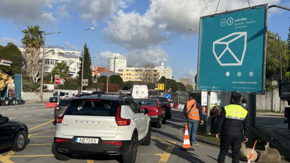 Estacionamento na Avenida da Boavista vai manter-se no lado oposto à Rua de Belos Ares devido ao 'metrobus'