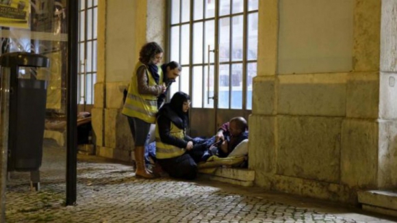 Trabalhadores da Câmara do Porto oferecem jantar de Natal a sem-abrigo e famílias carenciadas