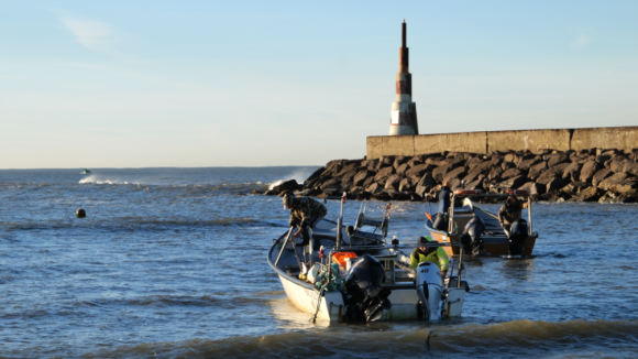 O declínio da pesca na praia da Aguda, onde a esperança de um amanhã melhor nunca morre