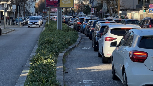 Corrida às últimas compras de Natal provoca o caos no trânsito no Porto