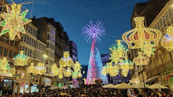 O que leva milhares de portugueses a Vigo para ver as luzes de Natal?