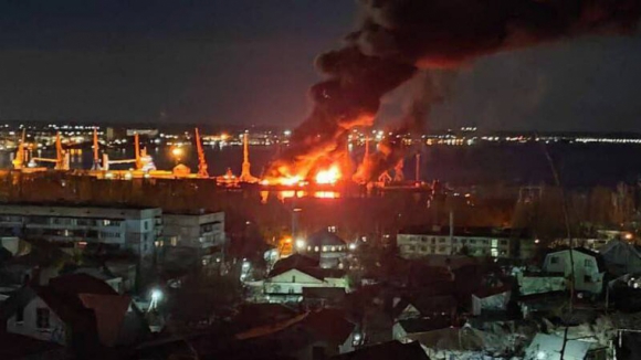 Kiev diz ter destruído navio russo no mar Negro