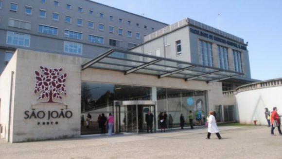 Doentes urgentes esperam quatro horas no Hospital de São João no Porto