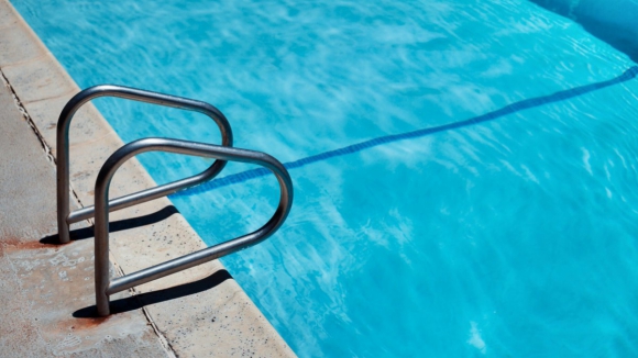 Criança de dois anos morre afogada em piscina em Famalicão