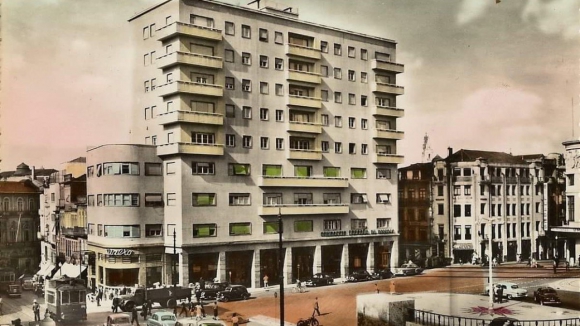 Foi o primeiro arranha-céus do Porto. Vai ser transformado em apartamentos turísticos