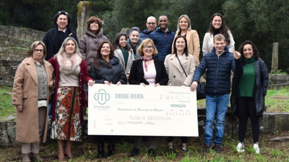 Funcionários da Câmara de Monção doam 1300 euros para apoiar jovens com "necessidades especiais"