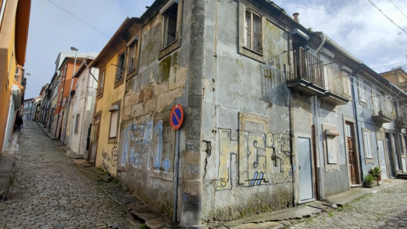 Requalificação de seis habitações marcam arranque da reabilitação do Morro da Lapa no Porto
