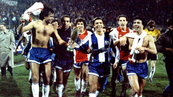 Única Supertaça Europeia portuguesa conquistada há precisamente 36 anos pelo FC Porto