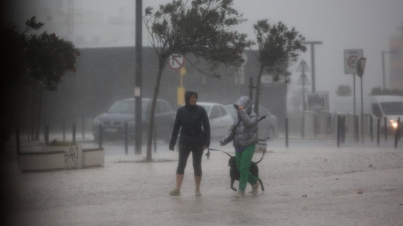 Depressão Irene traz trovoada e chuva forte ao Norte