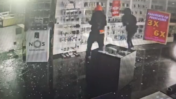 As imagens do violento assalto a um centro comercial em Matosinhos