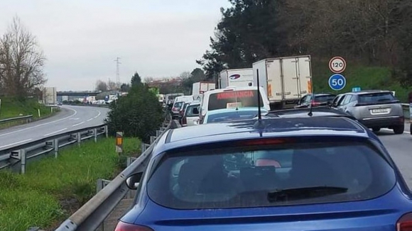 Atualiza&ccedil;&atilde;o sobre despiste que cortou o tr&acirc;nsito na A4 em Penafiel