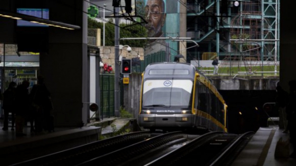 Metro do Porto ajusta horário para terça-feira de Carnaval