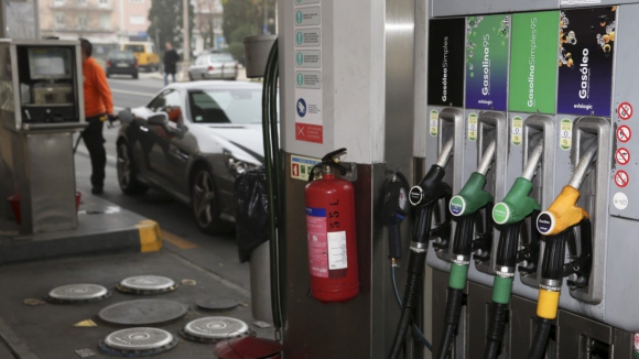Semana arranca com combustíveis mais caros, mas há postos onde é possível poupar 35 cêntimos por litro