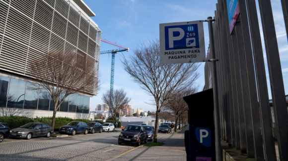 Portuenses contra estacionamento pago na zona industrial. “Quem põe aqui o carro é porque vem trabalhar”