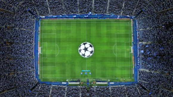A espectacular imagem do estádio do Dragão pintado de azul e branco