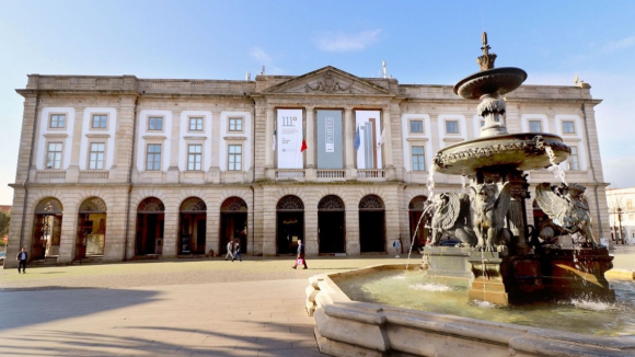 Metade dos estudantes no Porto considera emigrar, revela inquérito
