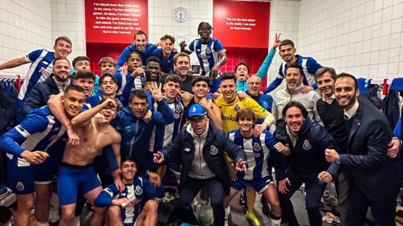 FC Porto (Youth League): Balneário azul e branco festeja acesso aos quartos