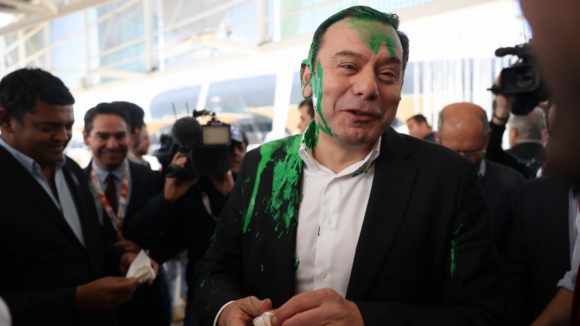 PSP já deteve ativista que atingiu Montenegro com tinta verde 