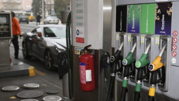 Na semana em que os combustíveis estão em modo 'sobe' e 'desce', onde é mais barato atestar no Grande Porto?