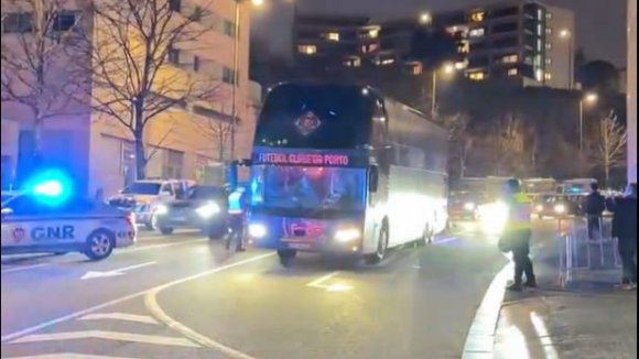 Clássico. A chegada do autocarro do FC Porto ao Estádio do Dragão