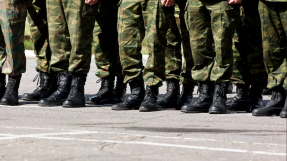 Dinamarca estende serviço militar obrigatório a mulheres 