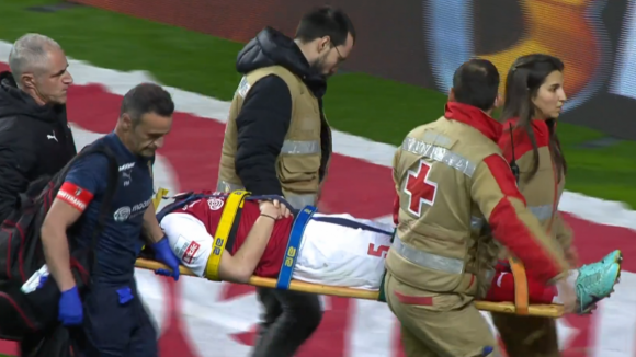 Jogador do Braga sofre traumatismo e &eacute; hospitalizado