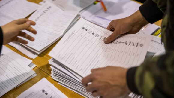 300 mil votos de emigrantes podem ajudar a decidir eleições e começam esta segunda-feira a ser contados