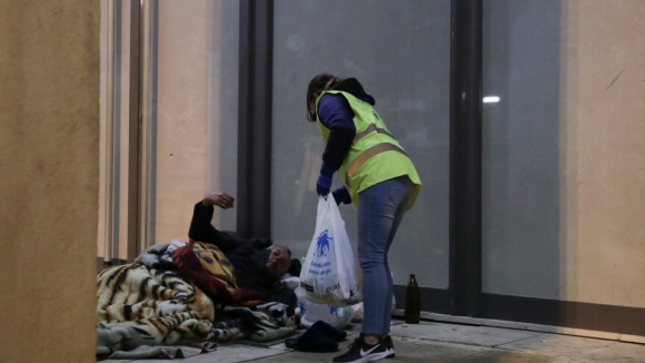 Câmara do Porto aprova aquisição de serviços para garantir refeições a sem-abrigo