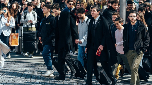 &ldquo;Desprezar o ensino superior &eacute; destruir um pa&iacute;s&rdquo;. FAP marcha pelos direitos dos estudantes