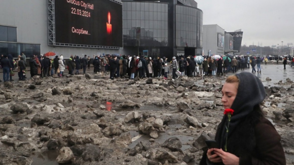 Aumentou o número de mortos em atentado a sala de concertos em Moscovo