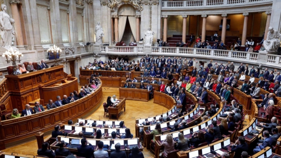 Deputados tentam eleger pela quarta vez o presidente da Assembleia da República 