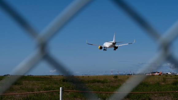 Avião com motor avariado coloca Aeroporto do Porto em alerta amarelo