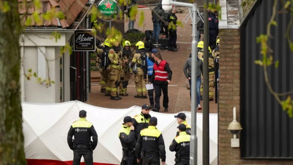 Libertados três reféns em bar na cidade holandesa de Ede. Suspeita-se que há mais