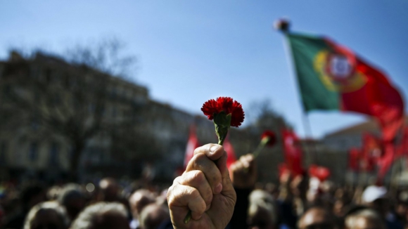 Concertos, fogo-de-artíficio e desfile marcam comemorações do 25 de abril no Porto