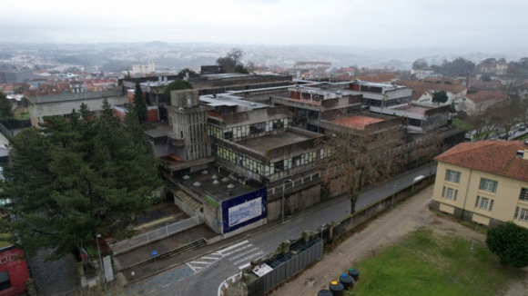 Câmara do Porto discute mudança da Norte Vida para a escola Pires de Lima