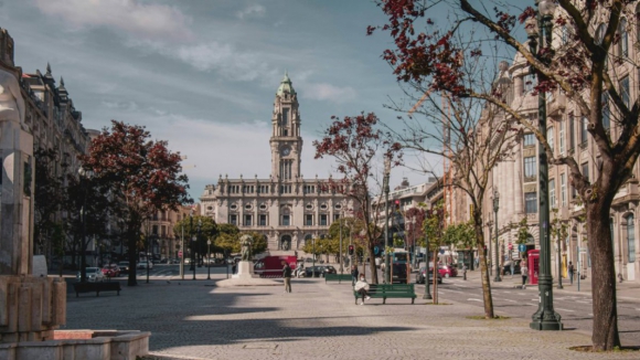 Câmara do Porto discute implementação de projeto-piloto de transporte a pedido