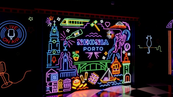 Neonia: o novo museu interativo e néon que ilumina a história do Porto