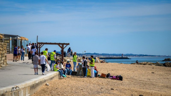 Alunos do Porto recolheram mais de 145 quilos de resíduos em praias da cidade
