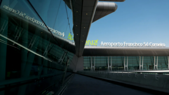 Greve dos controladores em França cancela dezenas de voos no aeroporto do Porto