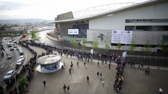 Eleições FC Porto. Milhares de sócios no Dragão para votar