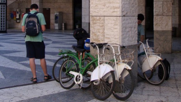 Crianças pedalam pelo Porto por melhores condições para andar de bicicleta