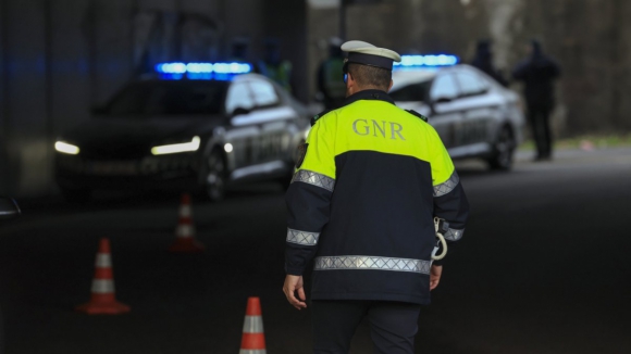 PSP e GNR v&atilde;o fiscalizar uso do telem&oacute;vel na condu&ccedil;&atilde;o