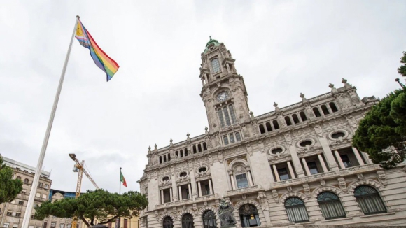 Câmara vai hastear bandeira LGBT mas recusa decretar o município como cidade livre de homofobia
