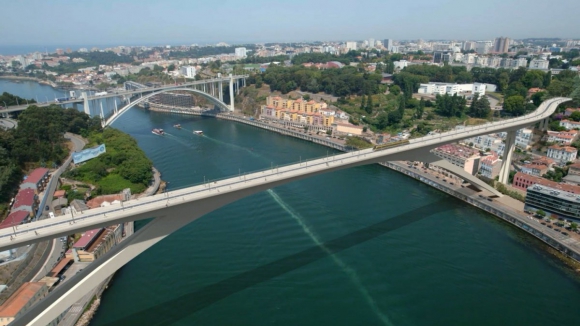 Metro do Porto altera projeto da Linha Rubi para que elétrico continue a circular