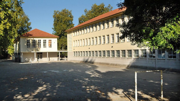 Câmara do Porto pondera avançar com habitação partilhada na escola Ramalho Ortigão