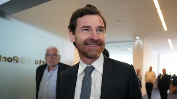 FC Porto: André Villas-Boas visita a casa FC Porto de Resende