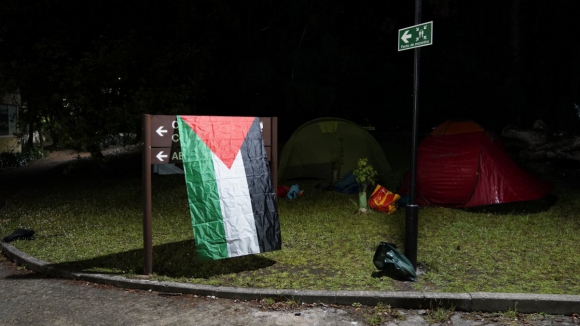 A noite em que a luta por uma "Palestina livre" chegou à Universidade do Porto