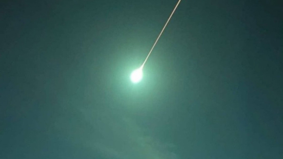 “Pode não ter caído nada inteiro de tamanho razoável”, diz Astrofísico de meteoro "raro"